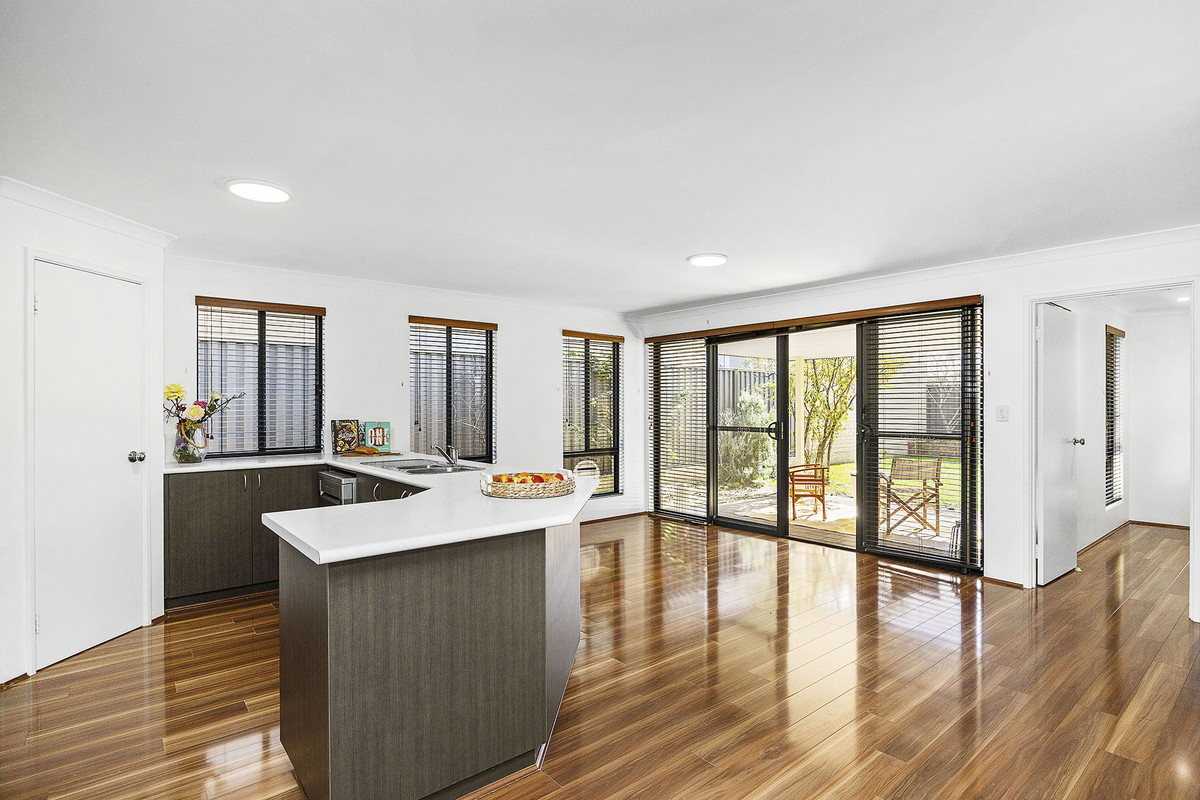 10 Nalder Way, Clarkson